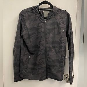 Vuori Women's Outdoor Training Shell Camo